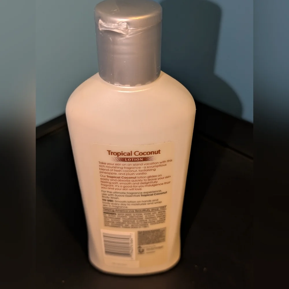 NWOT Suave Essentials Tropical Coconut Body Lotion 10oz